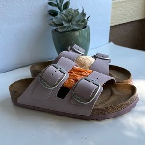 NWOT BIRKENSTOCK ARIZONA BIG BUCKLE-YOMO/LILAC-SZ-L 9-M 7